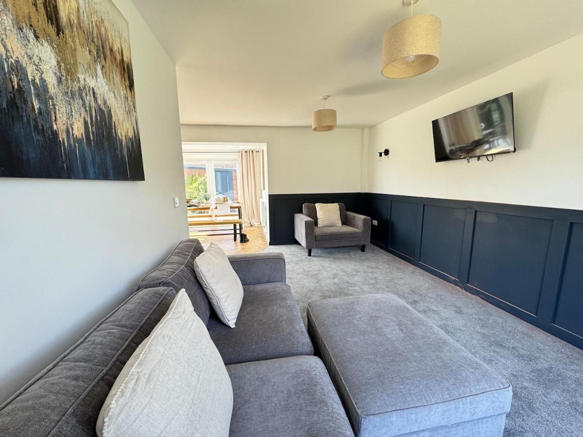 Modern & Spacious In - Smart Tv & Xbox Holiday home *